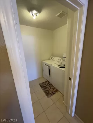 Photo #5: 2333012 Listing 