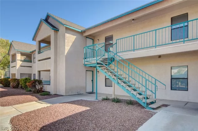 MLS: 2333032 Condo For Sale