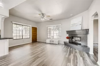 Photo #2: 2333058 Listing