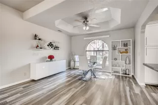 Photo #5: 2333058 Listing