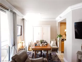 Photo #4: 2333090 Listing