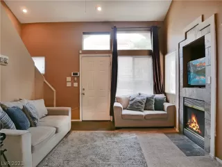 Photo #3: 2333123 Listing 