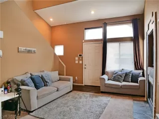 Photo #4: 2333123 Listing 