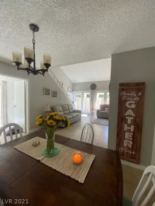 Photo #5: 2333131 Listing