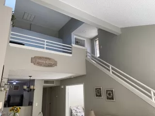 Photo #6: 2333131 Listing