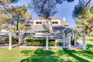 Photo #2: 2333132 Listing