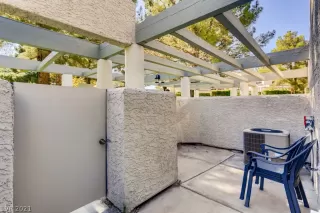 Photo #4: 2333132 Listing