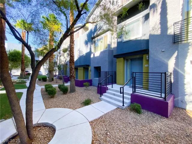 MLS: 2333152 Condo For Sale