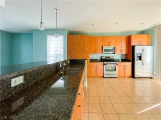 Photo #4: 2333152 Listing 