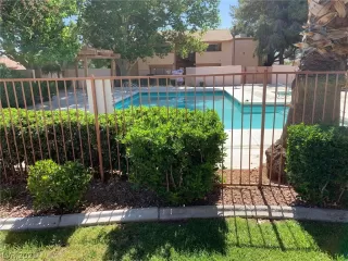 Photo #3: 2333154 Listing