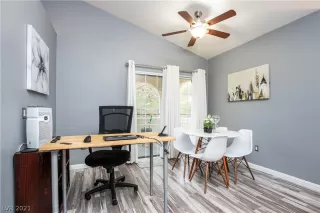 Photo #4: 2333160 Listing