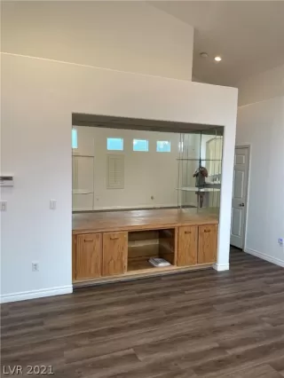 Photo #6: 2333177 Listing