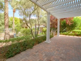 Photo #1: 2333194 Listing 