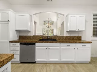 Photo #4: 2333194 Listing 