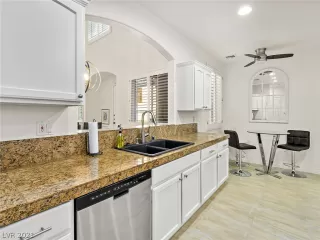 Photo #5: 2333194 Listing 