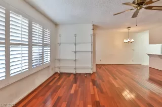 Photo #4: 2333201 Listing