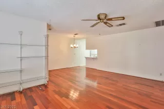 Photo #5: 2333201 Listing