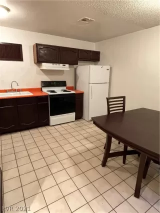 Photo #4: 2333223 Listing 