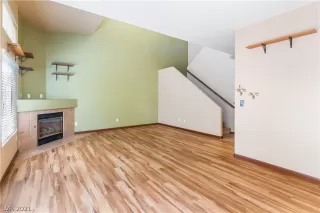 Photo #2: 2333231 Listing