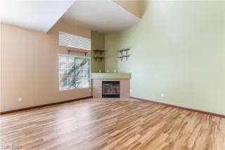 Photo #3: 2333231 Listing