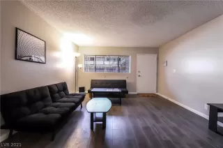 Photo #3: 2333243 Listing