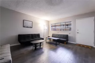 Photo #5: 2333243 Listing