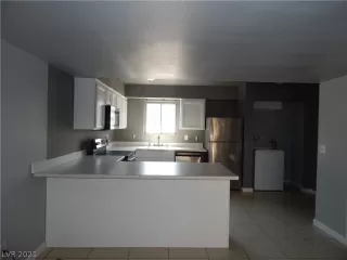 Photo #4: 2333245 Listing 