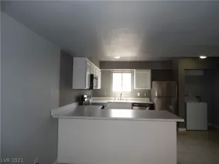 Photo #5: 2333245 Listing 