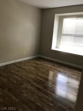 Photo #4: 2333246 Listing