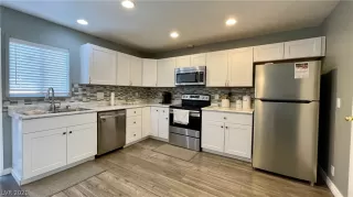 Photo #1: 2333267 Listing