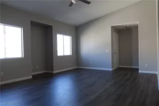 Photo #3: 2333330 Listing