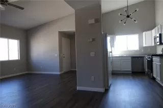 Photo #6: 2333330 Listing