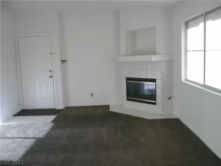 Photo #3: 2333348 Listing