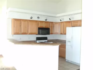 Photo #6: 2333348 Listing