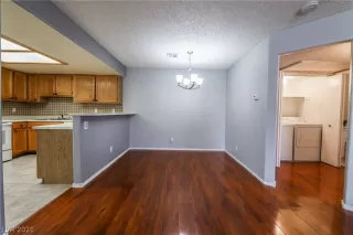 Photo #6: 2333358 Listing 