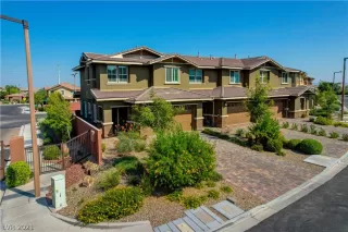 Photo #1: 2333360 Listing 