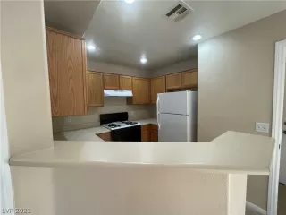 Photo #4: 2333362 Listing