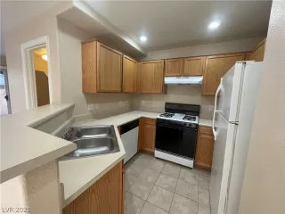 Photo #5: 2333362 Listing