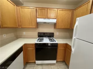 Photo #6: 2333362 Listing