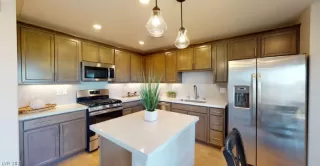 Photo #4: 2333370 Listing