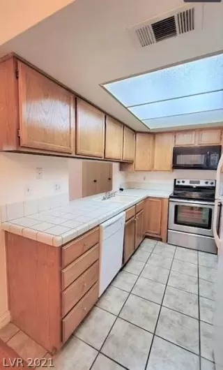 Photo #6: 2333375 Listing 