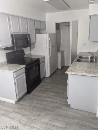 Photo #2: 2333381 Listing 