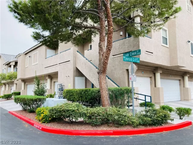 MLS: 2333392 Condo For Sale