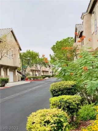 Photo #5: 2333392 Listing 