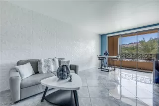 Photo #3: 2333402 Listing 