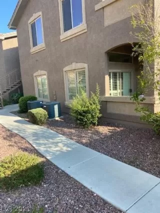 Photo #4: 2333426 Listing