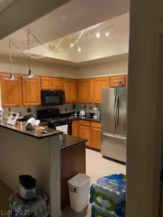 Photo #5: 2333426 Listing