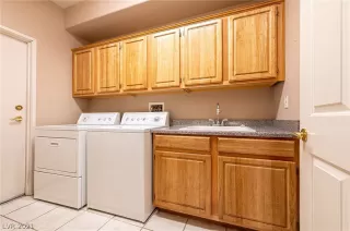 Photo #3: 2333429 Listing