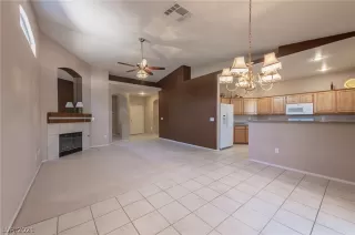 Photo #5: 2333429 Listing