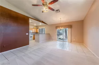 Photo #6: 2333429 Listing